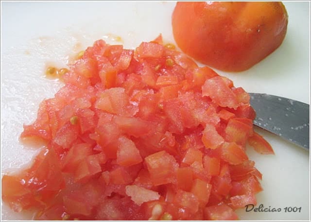 Como picar tomates em cubinhos