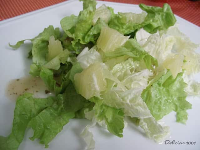 Molho de manjericão para salada verde